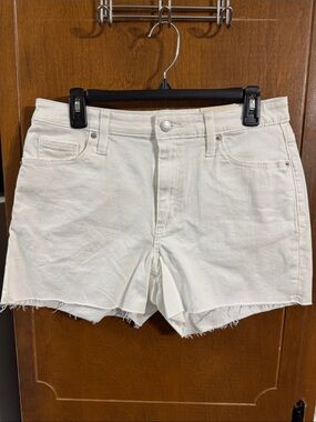 Women’s 10 Universal Thread White Denim Cutoff Shorts - Classic High-Rise Midi